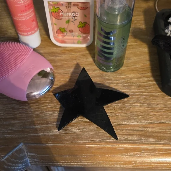 Cosmetics Set - Picture 2 of 8